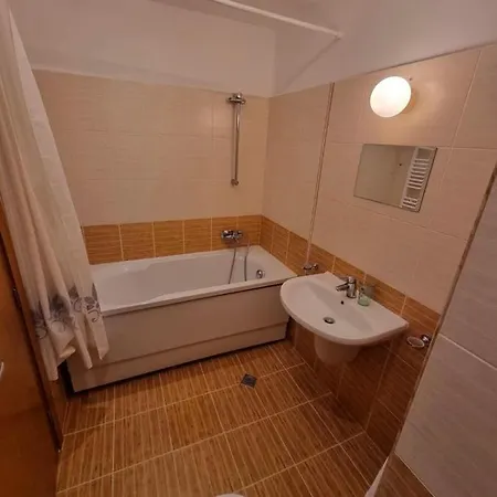 Hils Apartament *